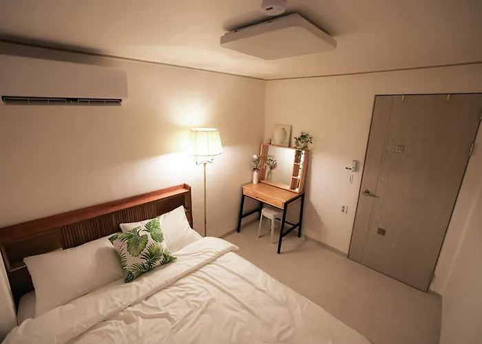 The Station - 5mins To Ddukseom Station, Near Forest, Jamsil, Ddp, Up To 5pax Apartment Seoul